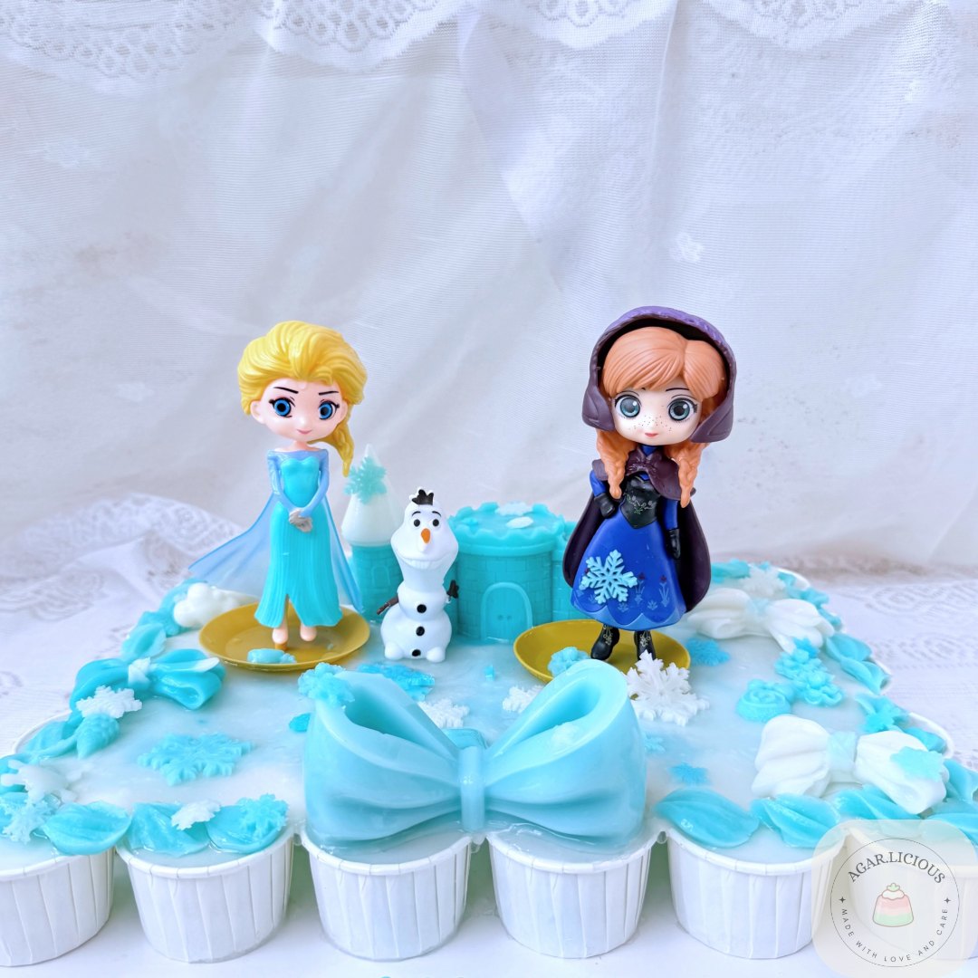 Ice princess themed kids 3D jelly cake with cupcakes
